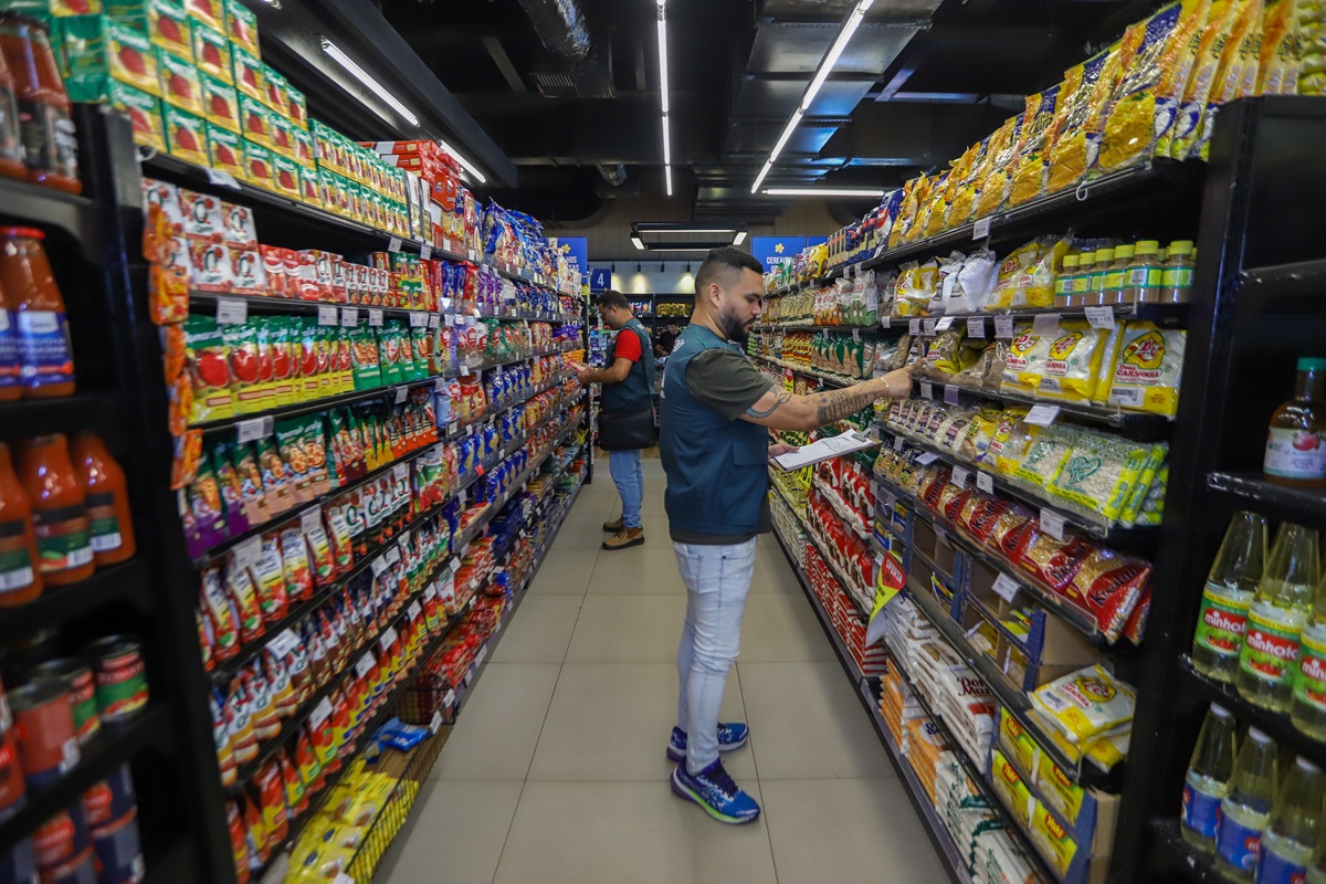 Cesta básica cai 2,12% em setembro, diz Procon Manaus