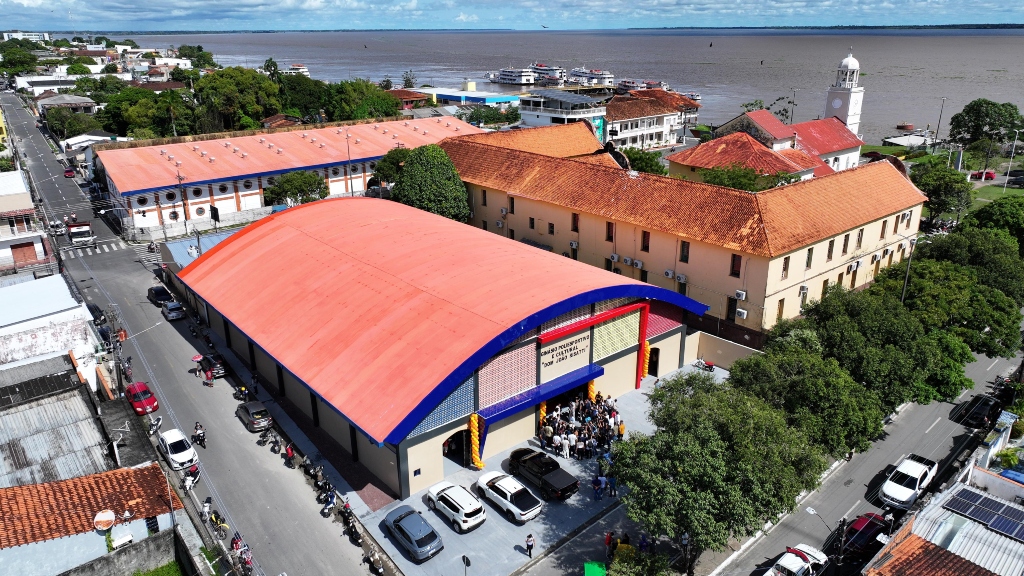 Prefeitura de Parintins inaugura ginásio do Colégio Nossa Senhora do Carmo