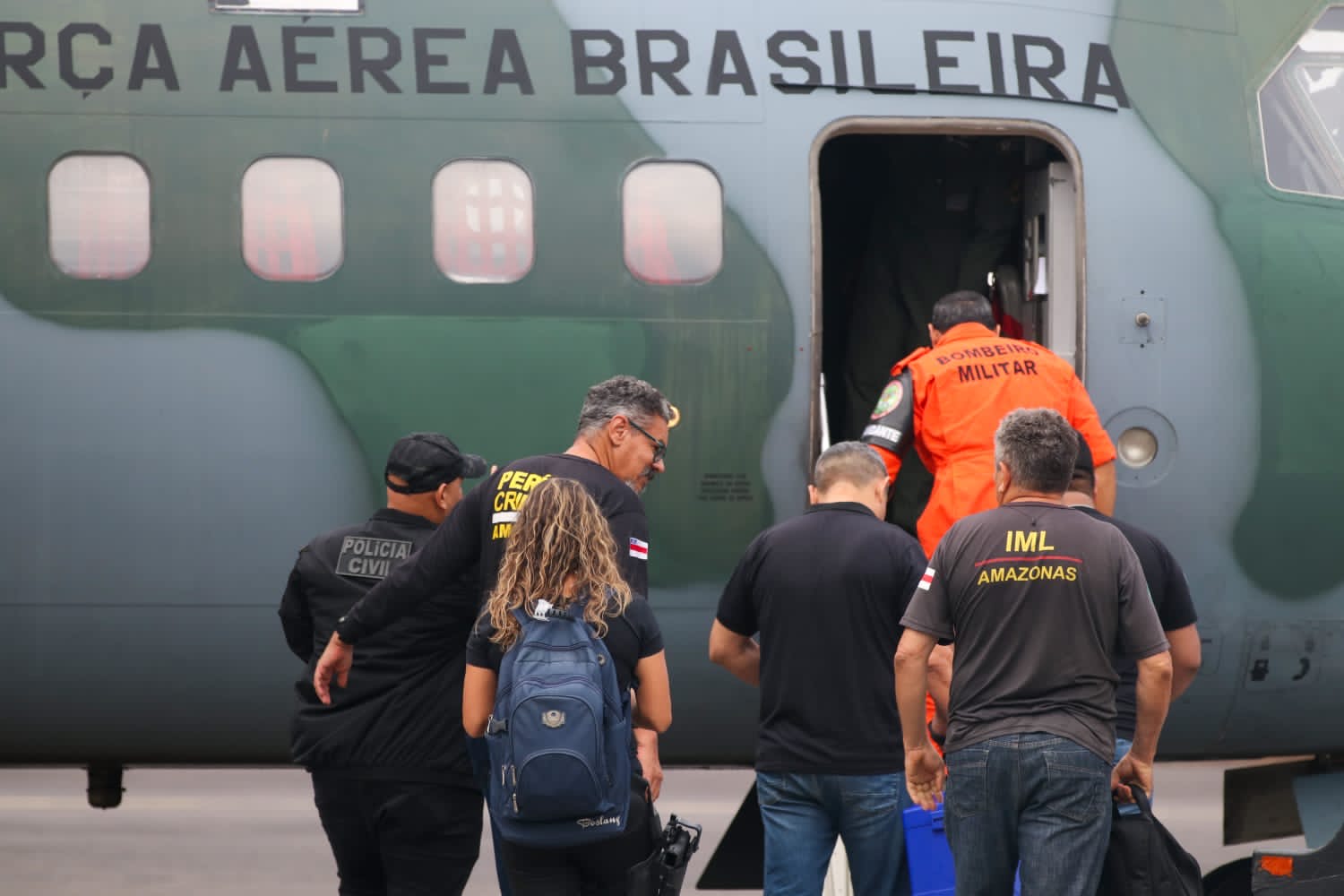 Governo do Amazonas envia equipes para transportar vítimas de acidente aéreo em Barcelos