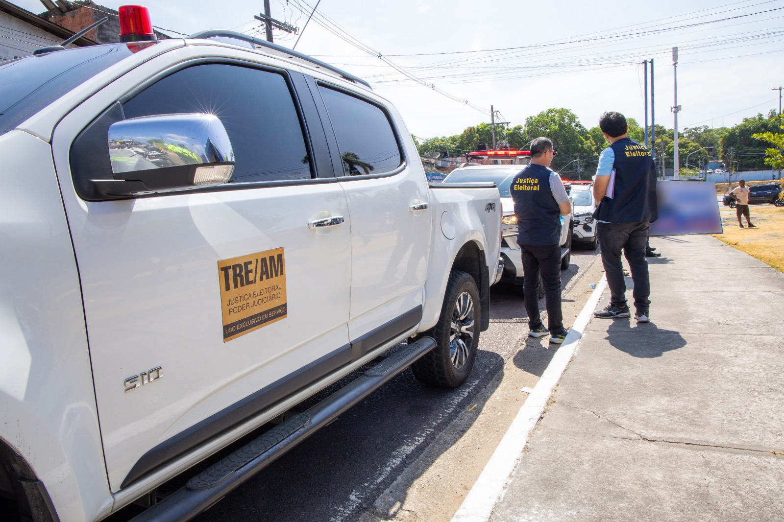 TRE-AM notifica veículos por propaganda irregular em Manaus