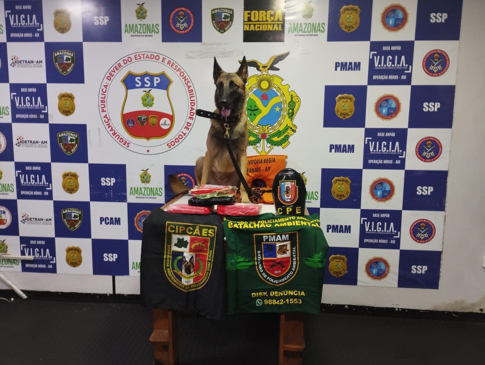 Polícia apreende cocaína dentro de colete salva-vidas no AM