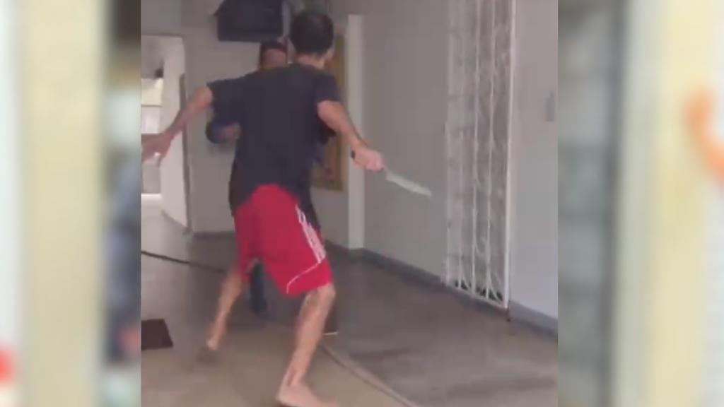 Imagens fortes: funcionário de condomínio é morto a facadas por morador em Manaus
