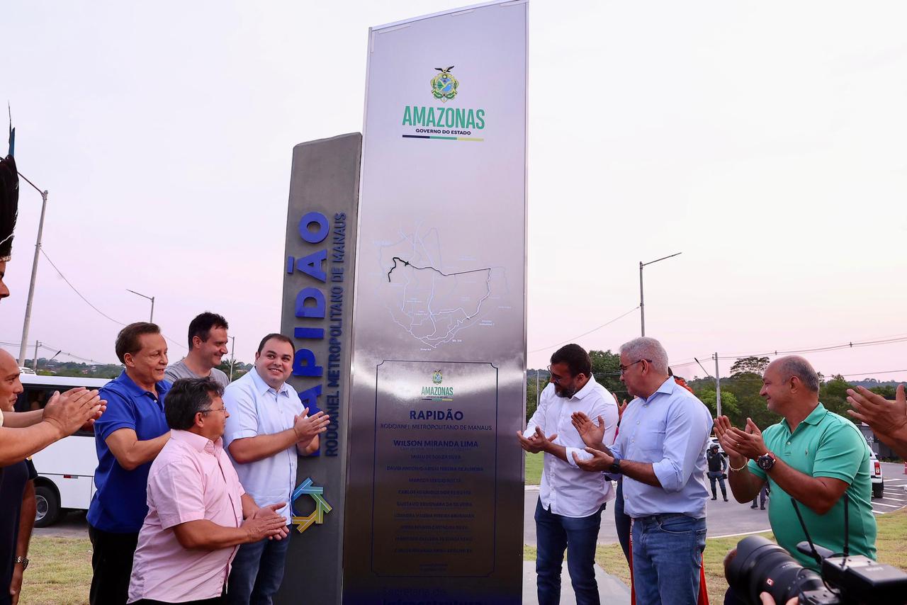 Roberto Cidade discursa como candidato a prefeito de Manaus