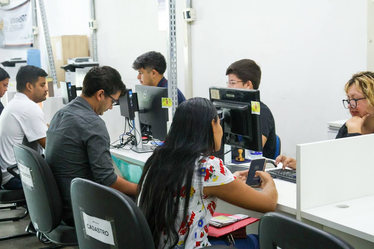 AM amplia oferta de empregos com 46 mil vagas captadas e mais de 15 mil contratações