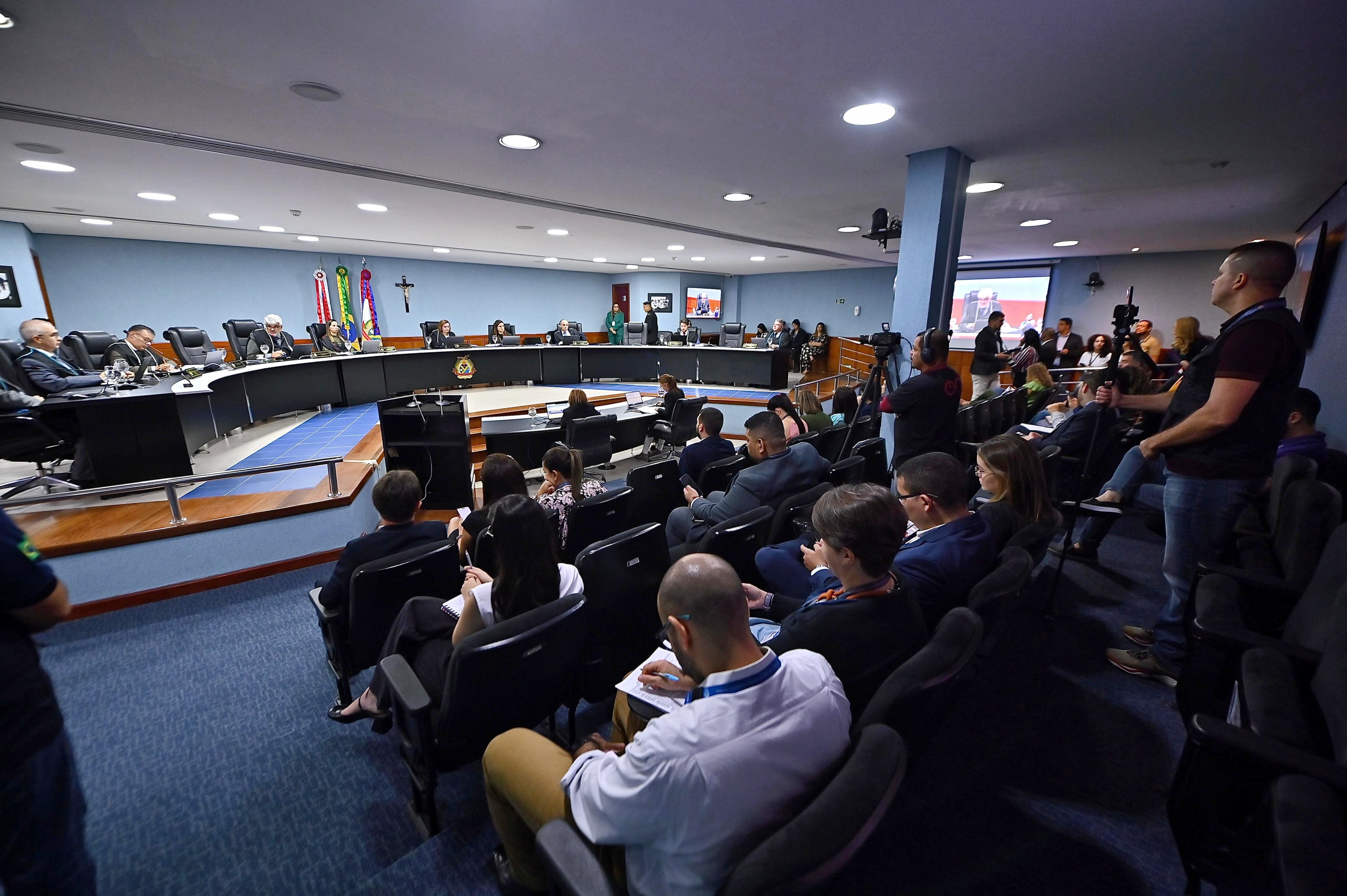 Penúltima sessão do ano terá 92 processos em julgamento no TCE-AM, nesta terça (12)