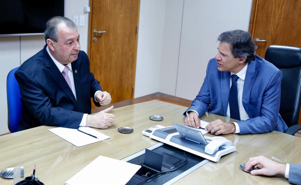 Senador Omar se reúne com Haddad e lideranças para discutir arcabouço fiscal