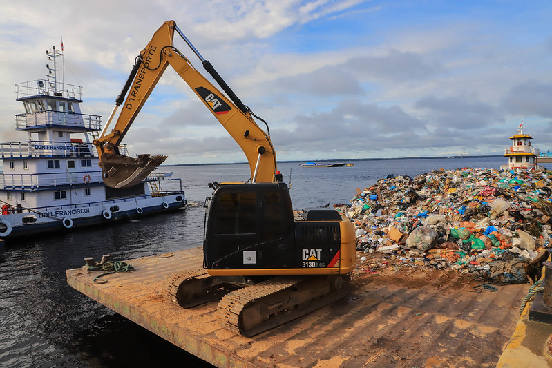 Ações da Prefeitura de Manaus reduzem em mais de 50% o lixo na orla do rio Negro