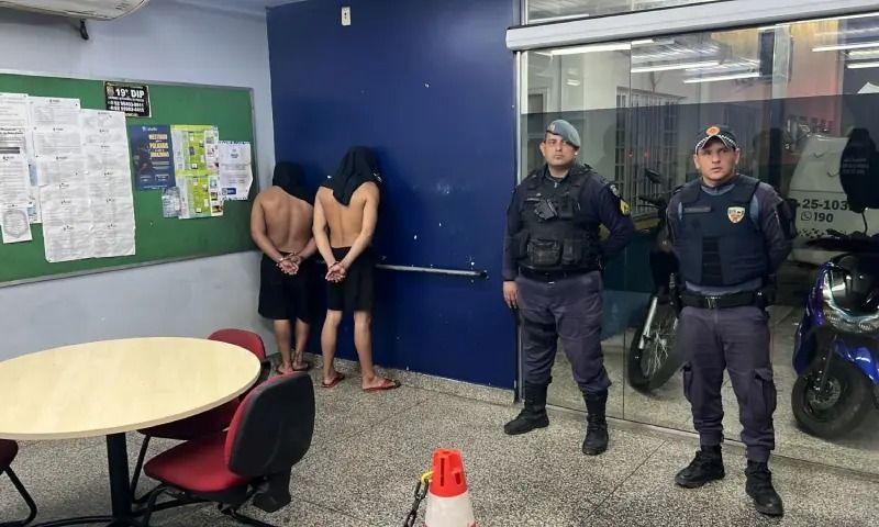 Dupla é presa com mais de duas toneladas de drogas no Tarumã