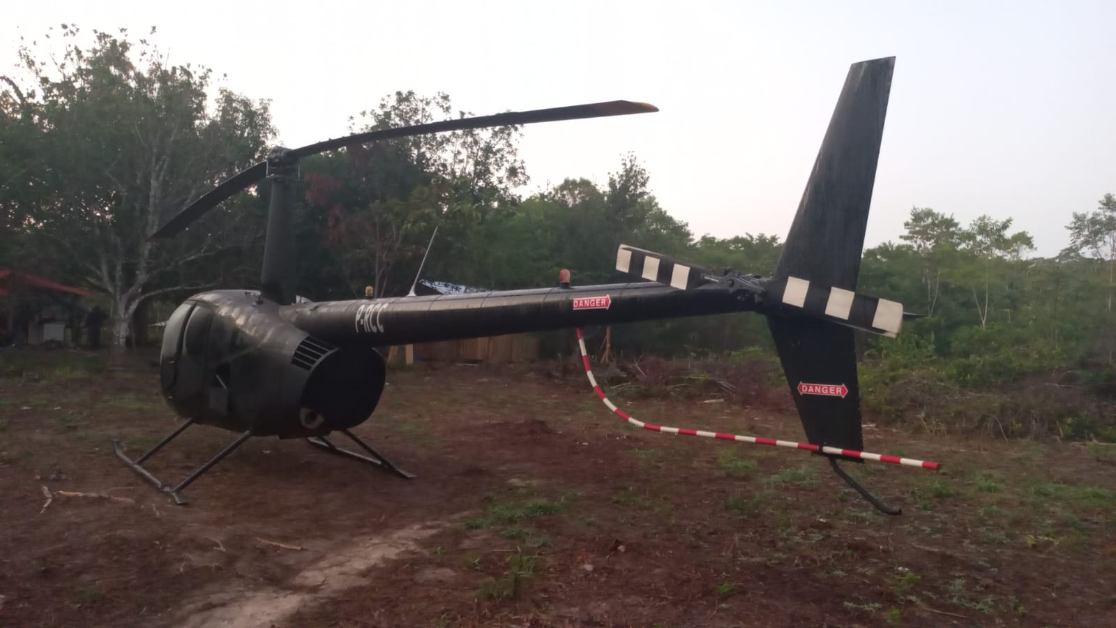 Helicóptero e embarcação usados pelo narcotráfico são apreendidos no AM