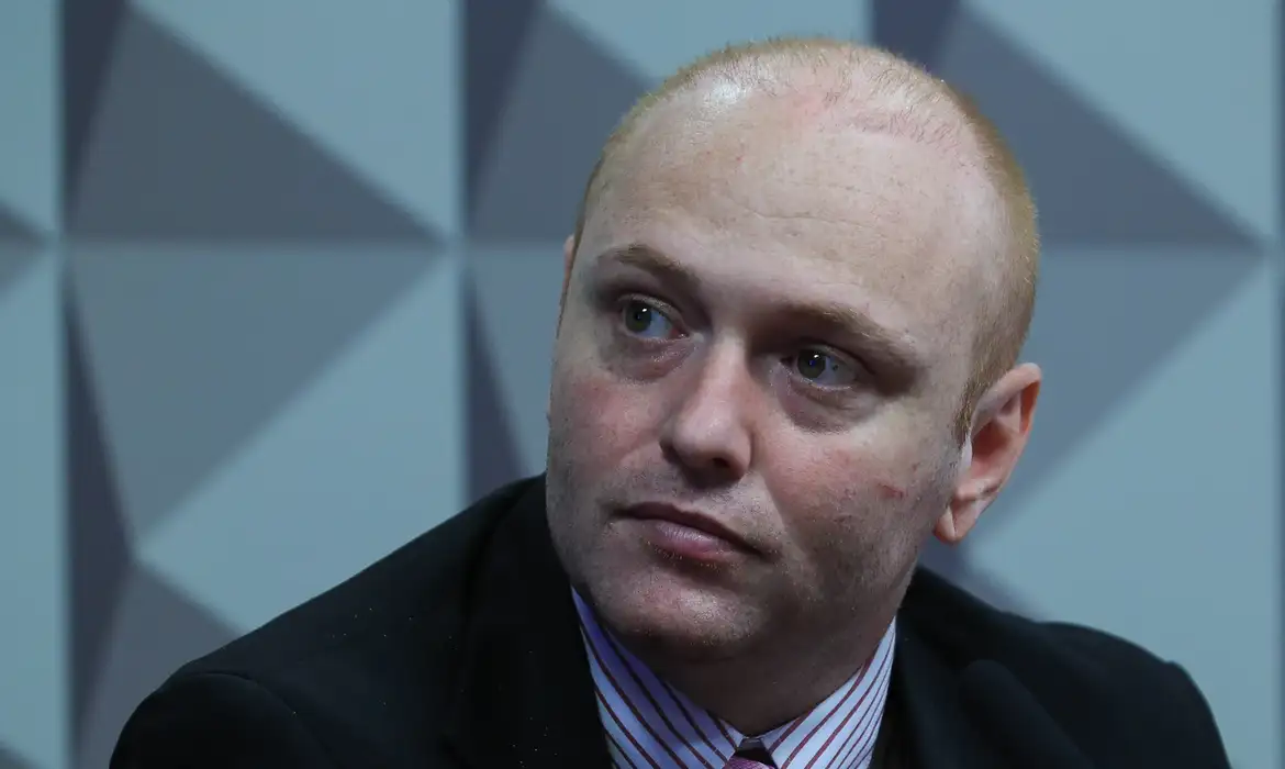 Moraes autoriza progressão de Delgatti para o regime semiaberto