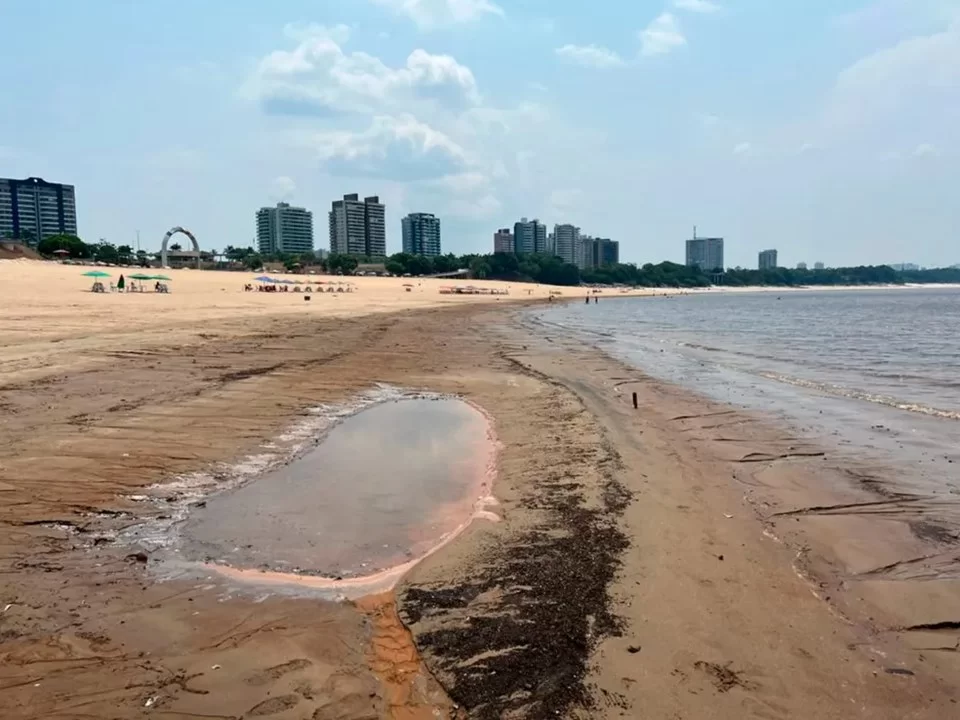 Prefeitura estuda liberação da praia da Ponta Negra em Manaus