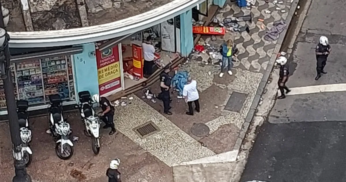 VÍDEO: Farmácia e mercado são saqueados por dezenas de pessoas