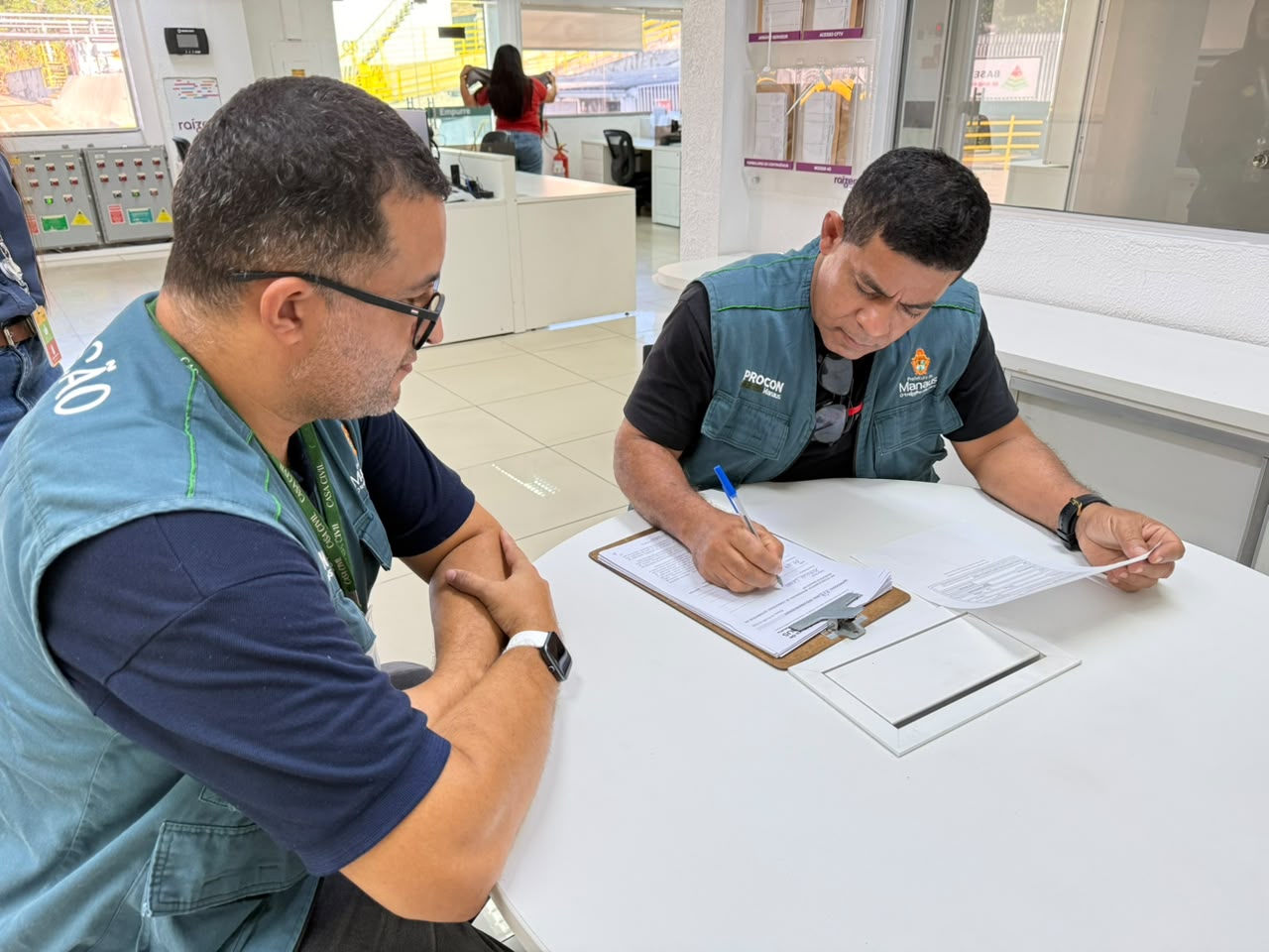 Procon Manaus notifica distribuidoras de combustíveis sobre aumentos abusivos de preços