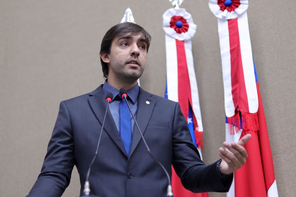 Deputado solicita ao governo do estado polos da UEA para Barreirinha e Novo Remanso