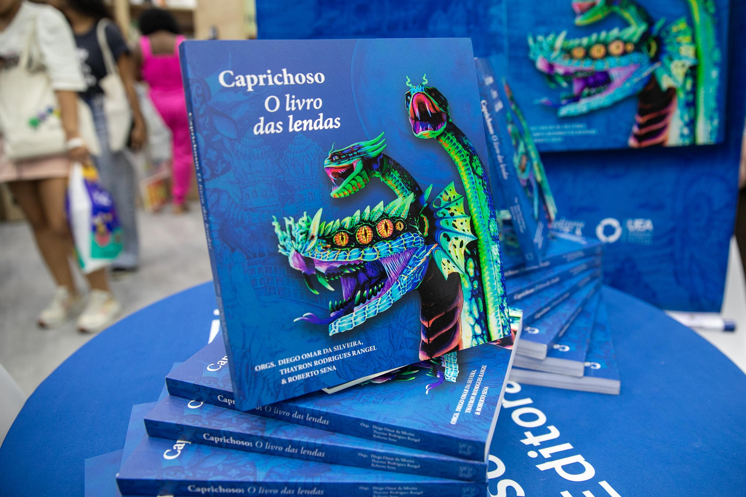 Editora UEA lança obra que celebra legado das lendas do Boi Caprichoso