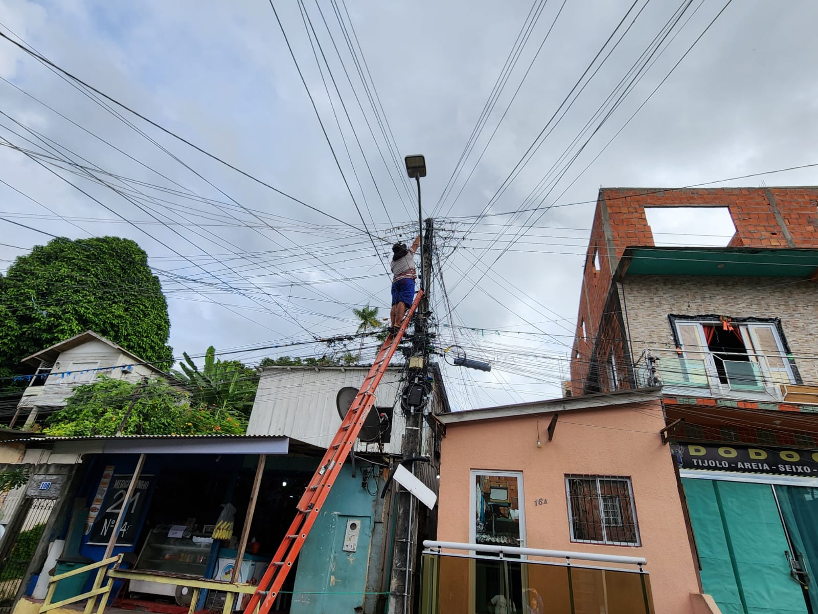 Acidentes com a rede elétrica causam a morte de 16 pessoas no AM