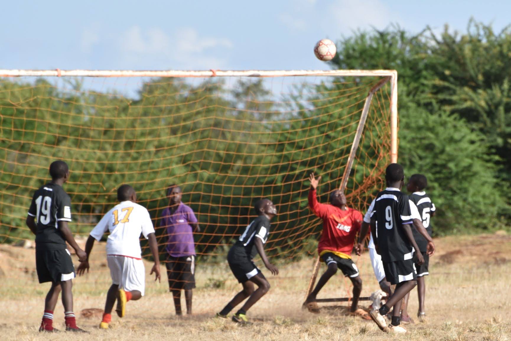 DSC_0869 (2).JPG MCF Football 3