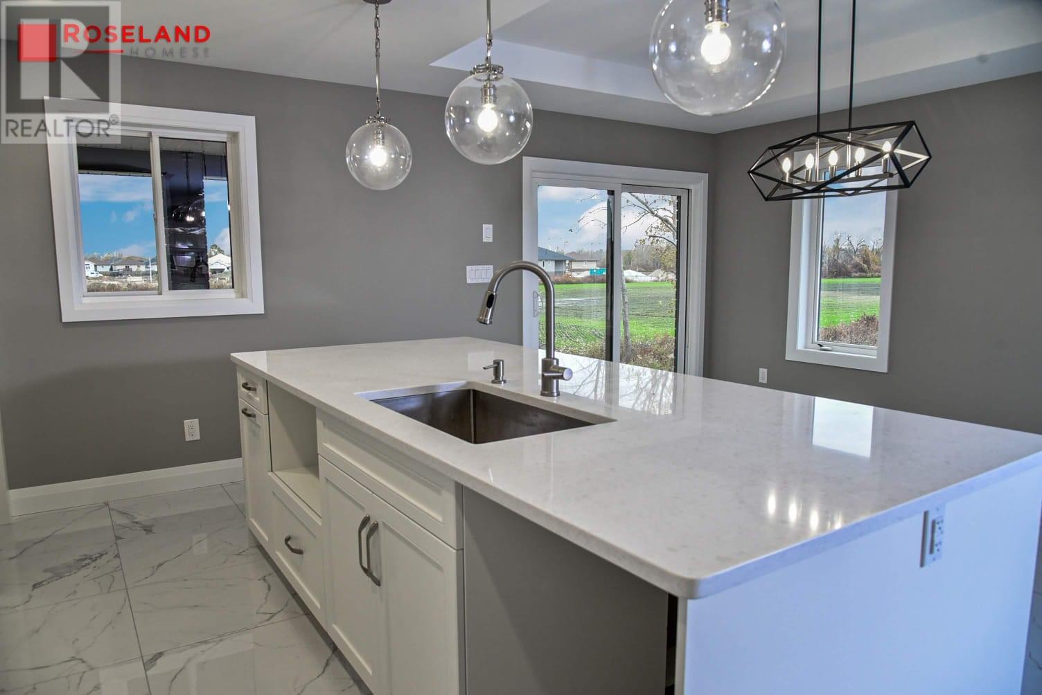 1124 Chateau Windsor Ontario For Sale 639 900 Re Max Real
