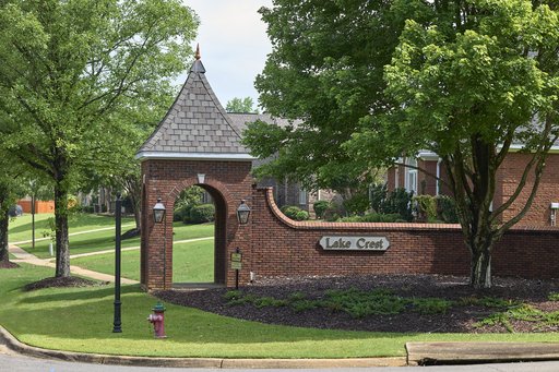 Lake Crest Entrance