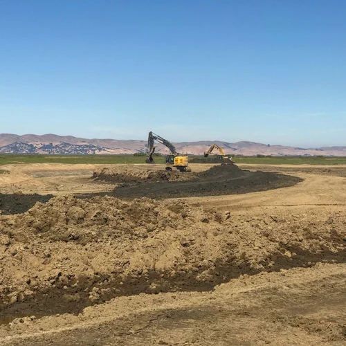 Tule_red_construction