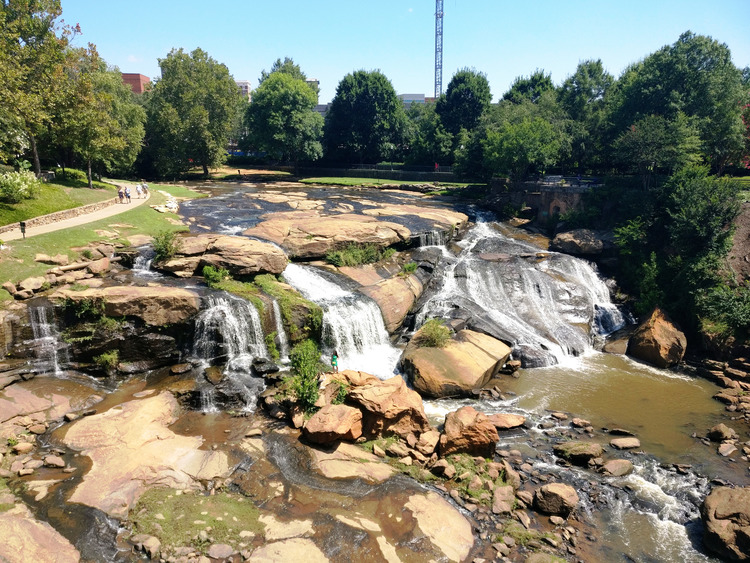 downtown, greenville, south carolina, move, across country, new, home, trees, green, vegetation, climate, weather, sights, beautiful, gorgeous, local, places, 2017, lifestyle, momblogger, personal, family, suburb, love, waterfall, arts