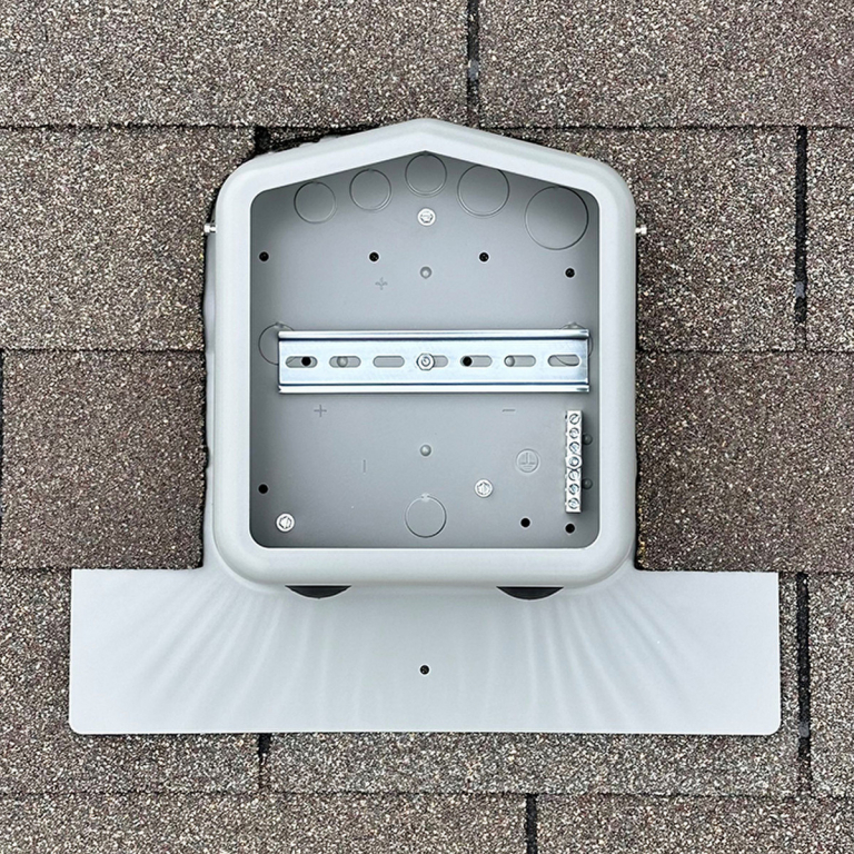 SolaDeck 0999 Outdoor Pass-thru Enclosure (Gray)