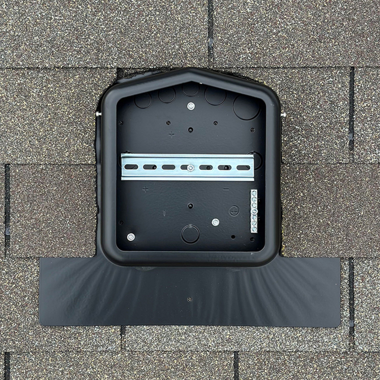 Soladeck 0999 Outdoor Pass-thru Enclosure (Black)