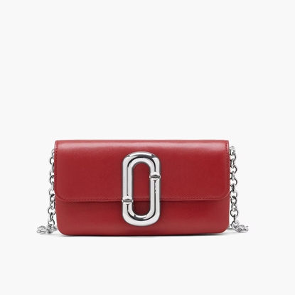 Picture of Marc Jacobs Scene Wallet On Chain - Crimson