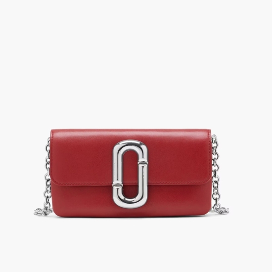 Picture of Marc Jacobs Scene Wallet On Chain - Crimson