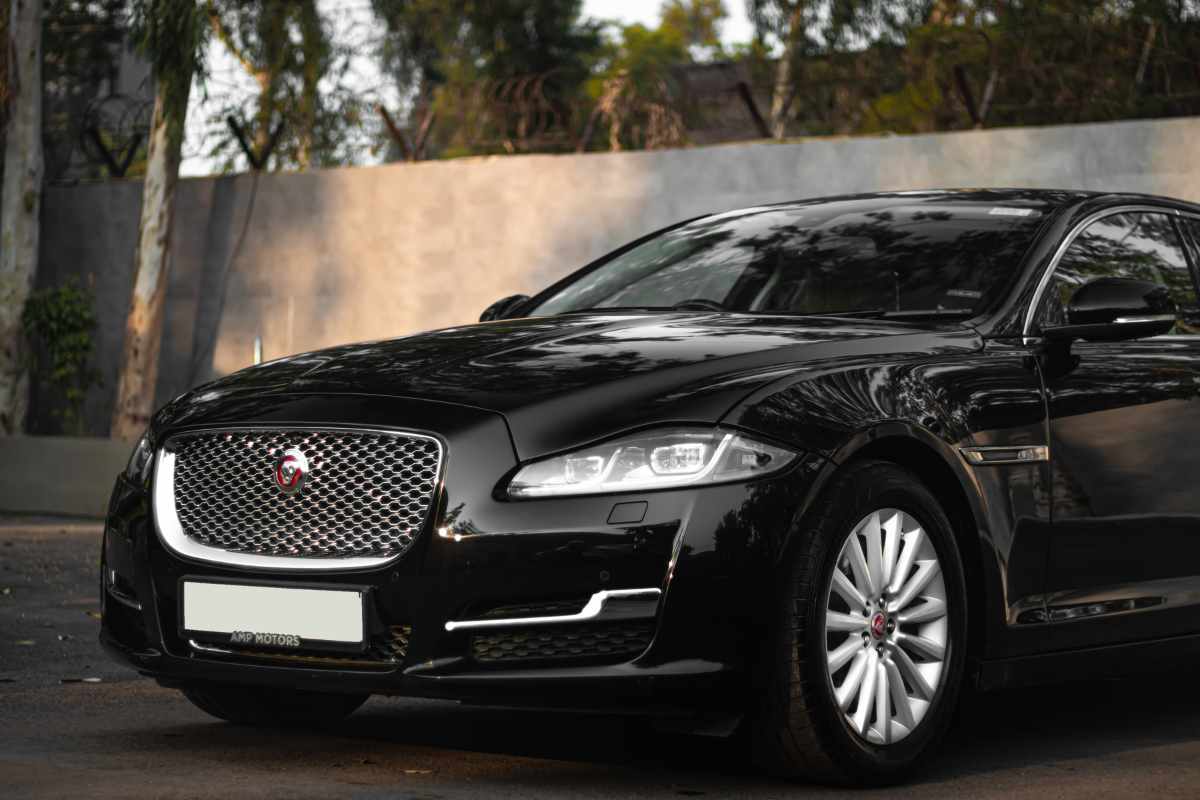 Modern Shuttle Transportation - Limousine Service in Southern California