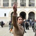 L'avocate Dalila Ben Mbarek Msaddek devant le tribunal de Tunis, le 4 mars 2025, à l'ouverture du procès de dizaines de personnes accusées de 
