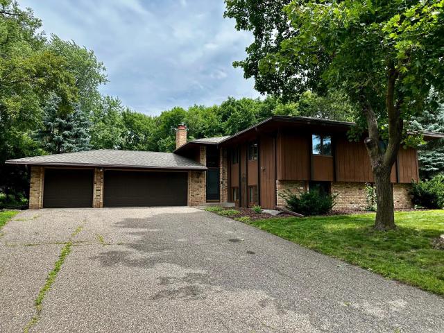 3413 Red Oak Circle N Burnsville MN 55337 - MLS# 6649068