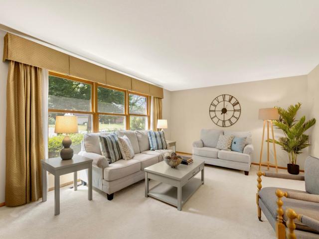 2233 Valley View Place Saint Paul MN 55119 - MLS# 6704806