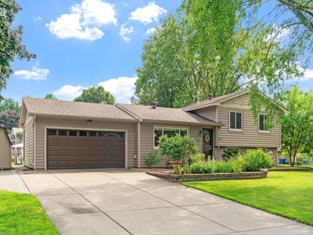 1862 Carnelian Lane Saint Paul MN 55122 - MLS# 6720042