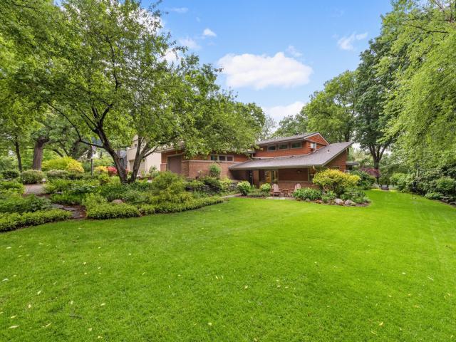 576 Montcalm Place Saint Paul MN 55116 - MLS# 6743790