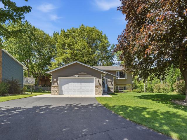 783 Bur Oak Court Vadnais Heights MN 55127 - MLS# 6745973