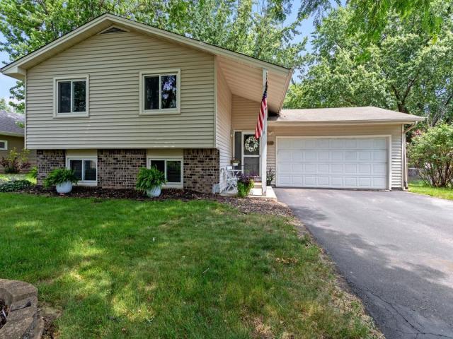 10020 Trenton Lane N Maple Grove MN 55369 - MLS# 6748350