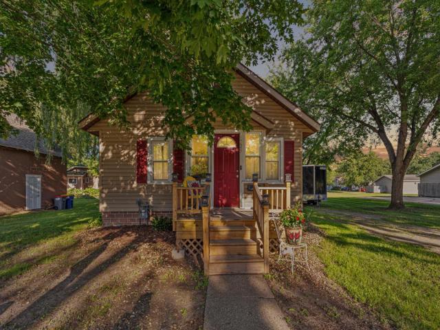 725 Francis Street Faribault MN 55021 - MLS# 6752881