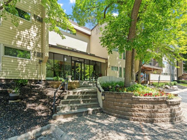 12600 Parkwood Drive Unit 210 Burnsville MN 55337 - MLS# 6755556