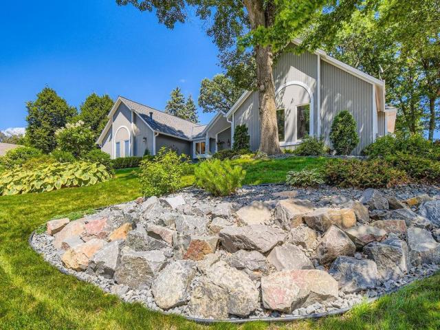 4536 Foothill Trail Vadnais Heights MN 55127 - MLS# 6755737