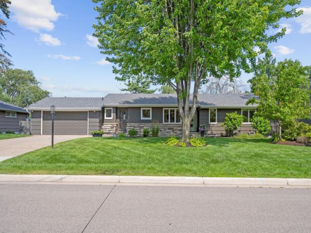 5829 Eastview Drive Edina MN 55436 - MLS# 6756116