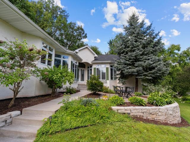 2888 Forest Ridge Chaska MN 55318 - MLS# 6757921