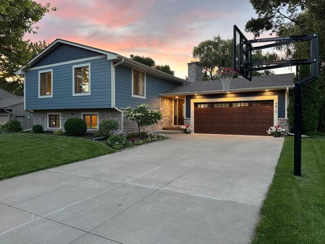 9810 Garrison Way Eden Prairie MN 55347 - MLS# 6758132