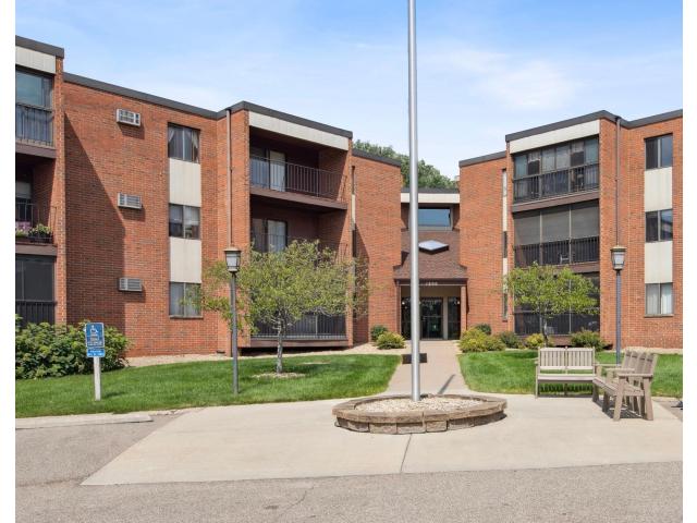 1800 Riverwood Drive Unit 110 Burnsville MN 55337 - MLS# 6758837