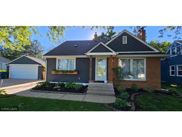 2236 Gardenette Drive S North Saint Paul MN 55110 - MLS# 6759634