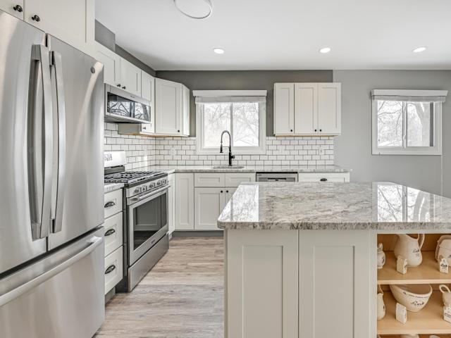 110 W Eagle Lake Drive Maple Grove MN 55369 - MLS# 6759885