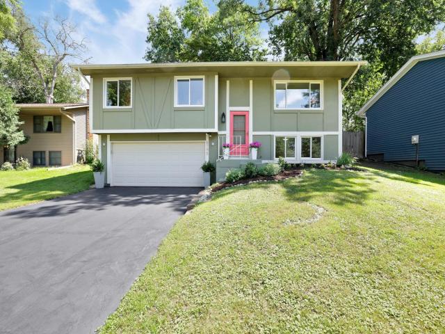 6795 Woodhill Trail Eden Prairie MN 55346 - MLS# 6759926