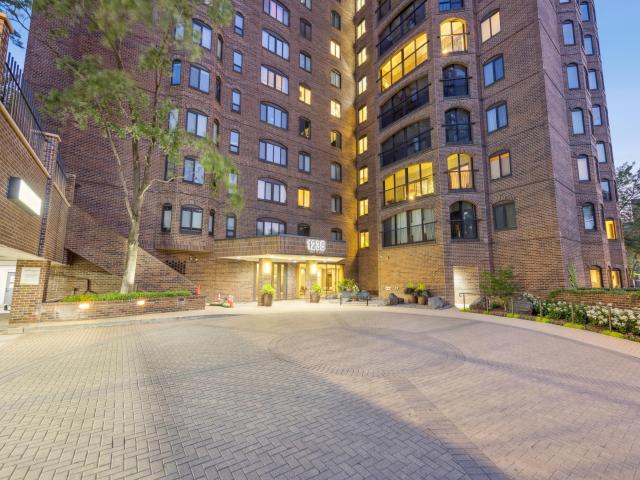 1235 Yale Place Unit 1701 Minneapolis MN 55403 - MLS# 6763289