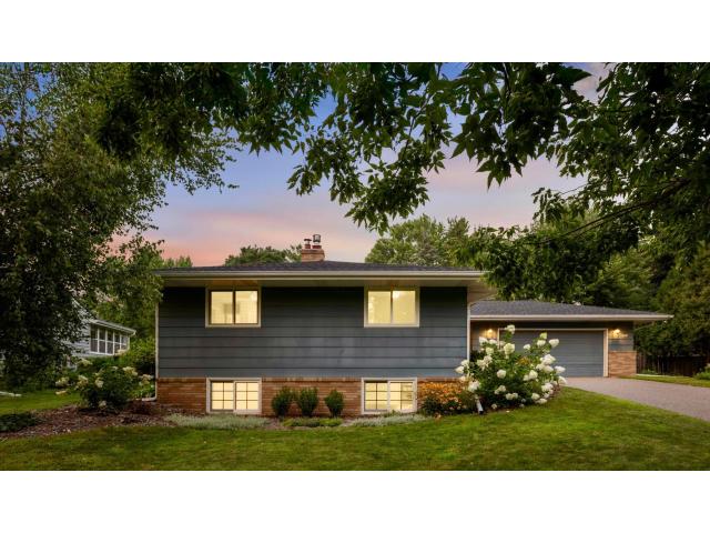 1689 County Road C2 W Saint Paul MN 55113 - MLS# 6763416