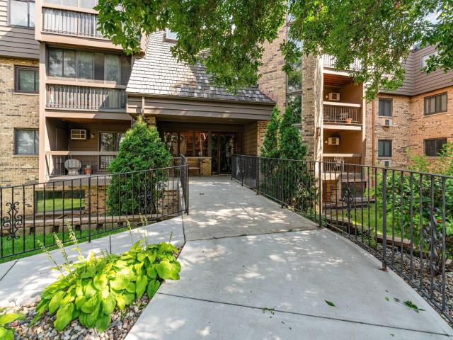 999 41st Avenue NE Unit 311 Minneapolis MN 55421 - MLS# 6763585